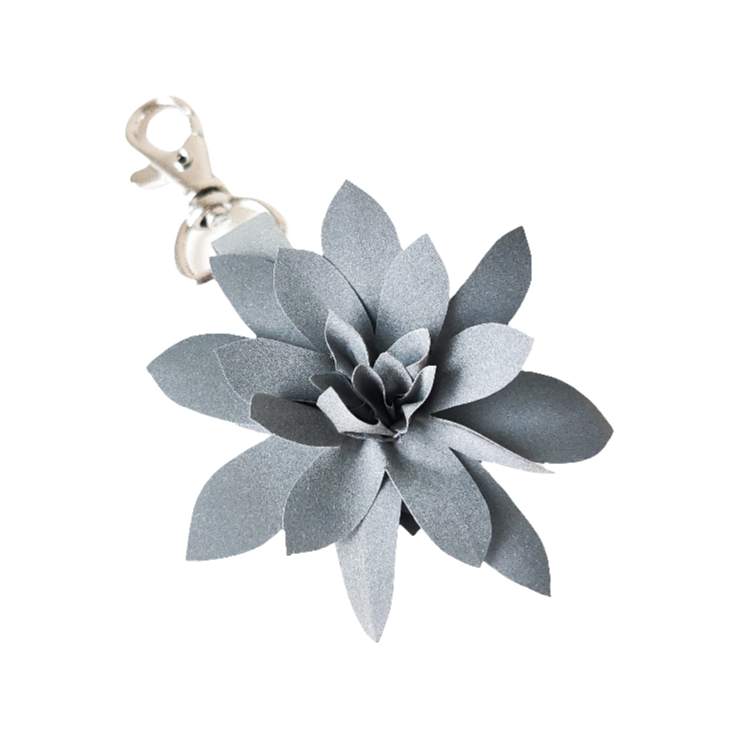 Käsin ommeltu - Heijastin Flora #2