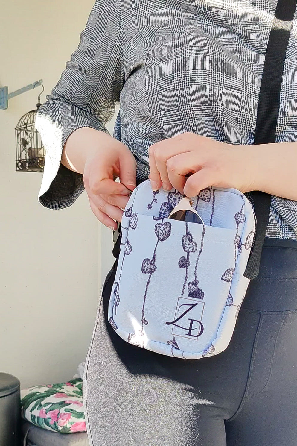 Olkalaukku Herttalyhty Crossbody